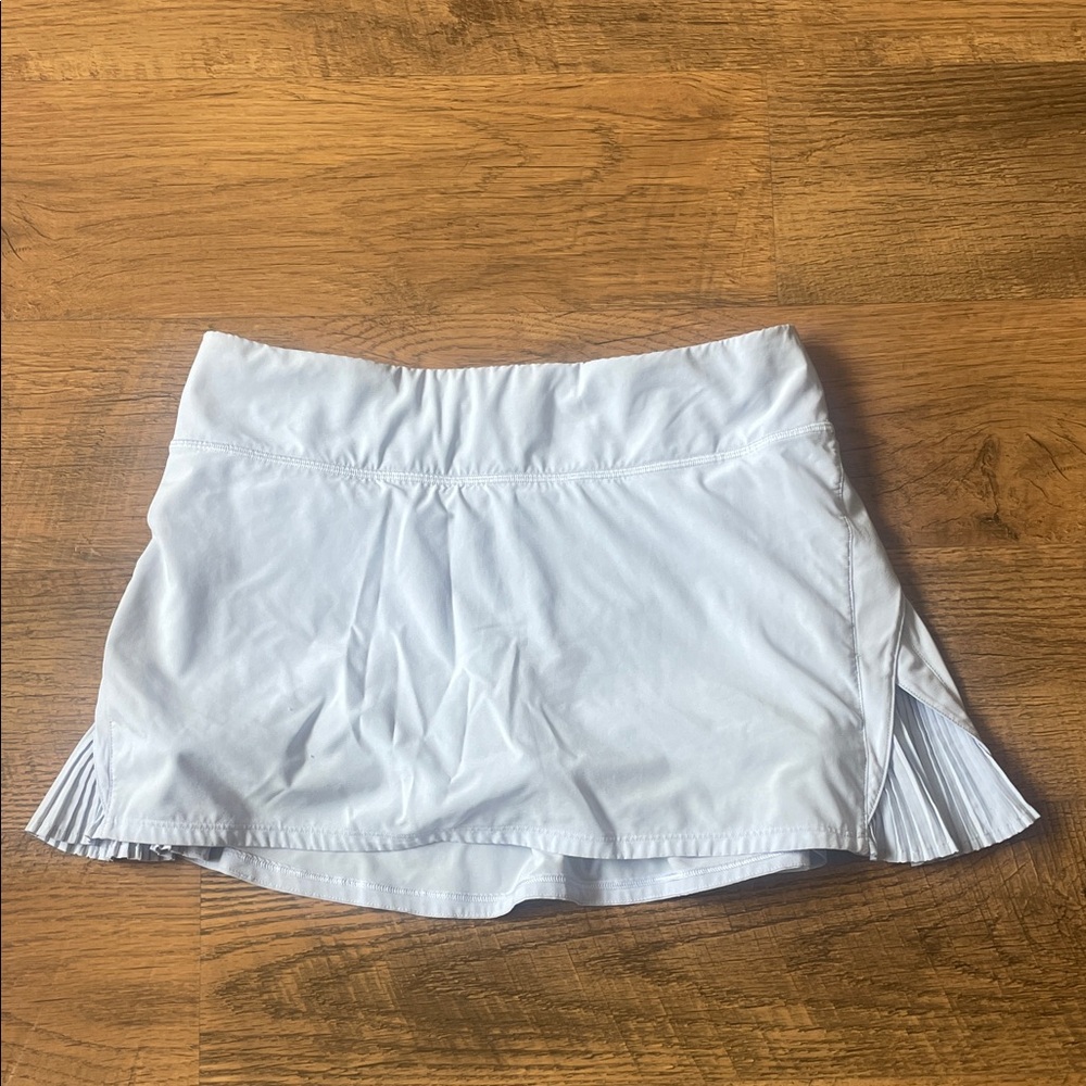 Lululemon size 6 lavender colored skirt